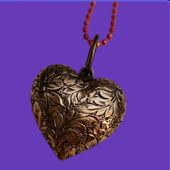 Vintage Floral Embossed Puffy Heart Pendant Chain Necklace - Picture 1 of 6